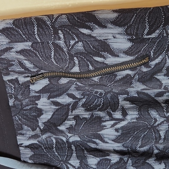 Athleta Trekkie North Jogger in Ethereal Bloom Cottage Blue Size 6 - Picture 3 of 14